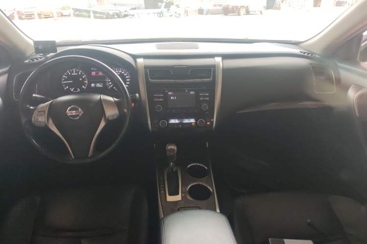 Used Nissan Teana 2013 2.0L XL Comfort Edition Center Console
