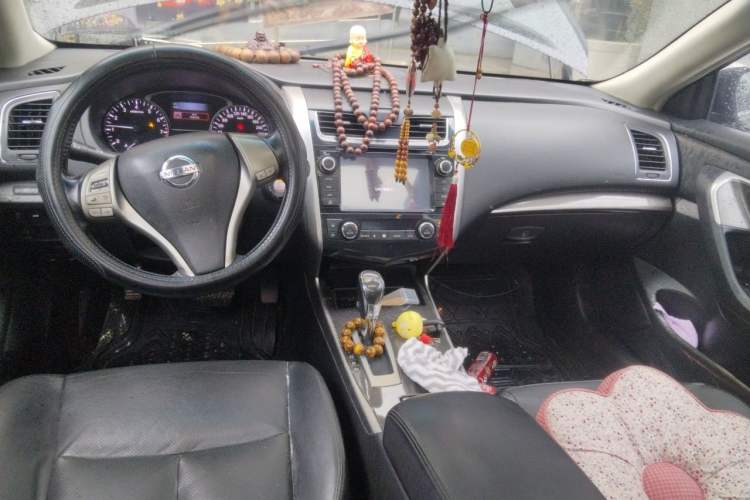 Used Nissan Teana 2013 2.0L XL Comfort Edition Center Console
