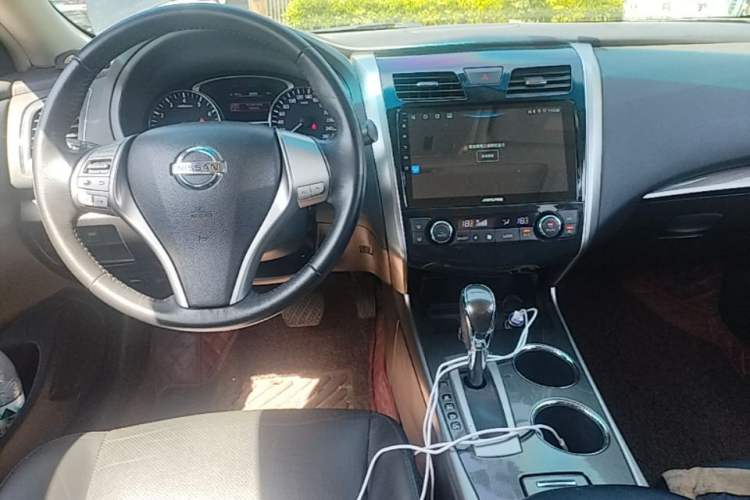 Used Nissan Teana 2013 2.0L XL Comfort Edition Center Console