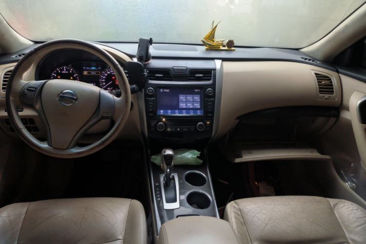 Used Nissan Teana 2013 2.0L XL Comfort Edition Center Console