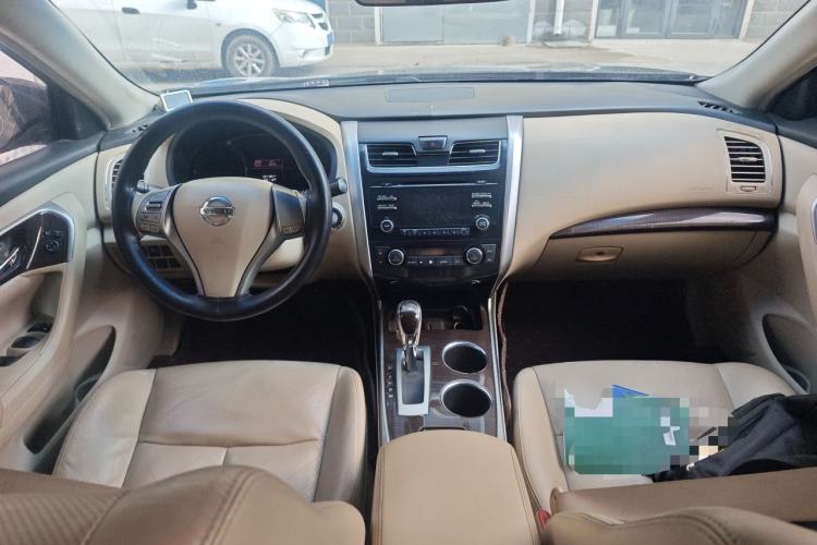 Used Nissan Teana 2013 2.0L XL Comfort Edition Center Console