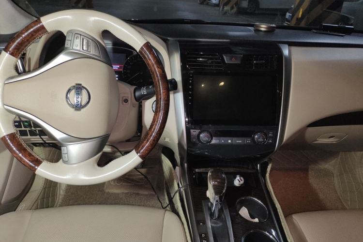 Used Nissan Teana 2013 2.0L XL Comfort Edition Center Console