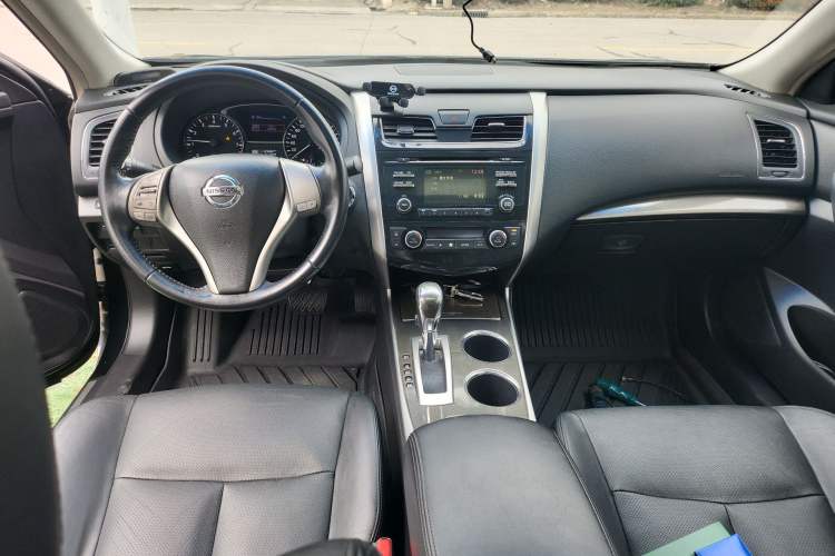 Used Nissan Teana 2013 2.0L XL Comfort Edition Center Console