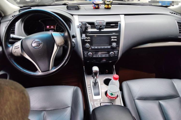Used Nissan Teana 2013 2.0L XL Comfort Edition Center Console