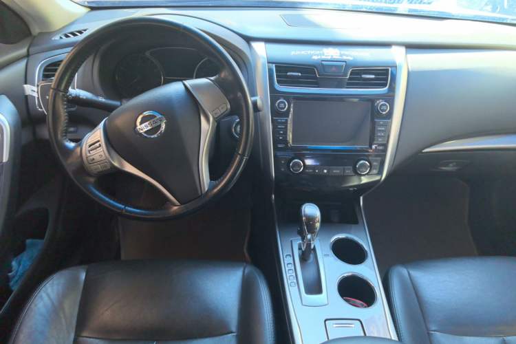 Used Nissan Teana 2013 2.0L XL Comfort Edition Center Console