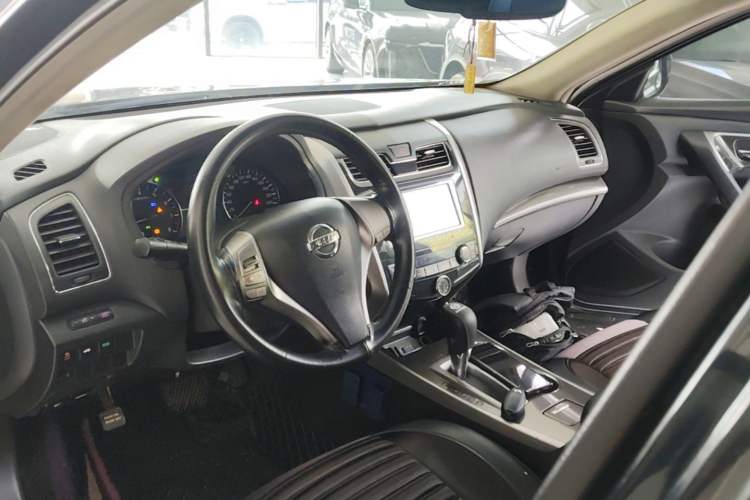 Used Nissan Teana 2013 2.0L XL Comfort Edition Center Console