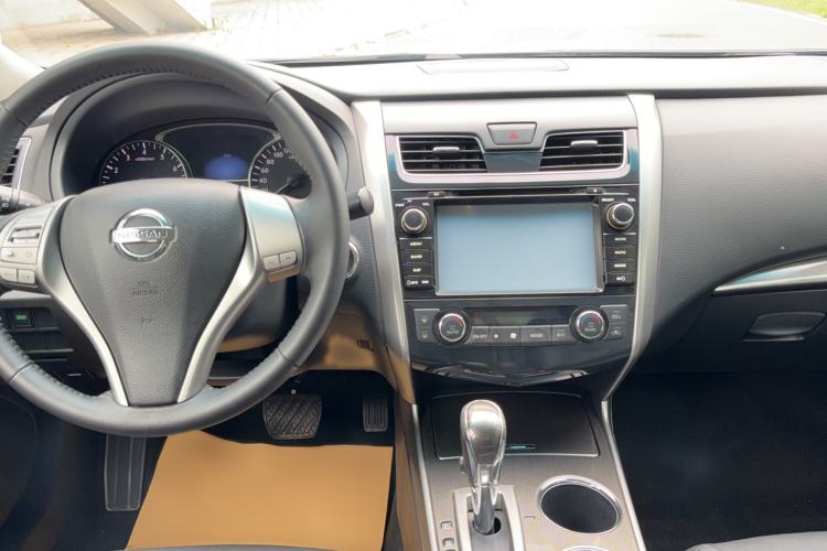 Used Nissan Teana 2013 2.0L XL Comfort Edition Center Console