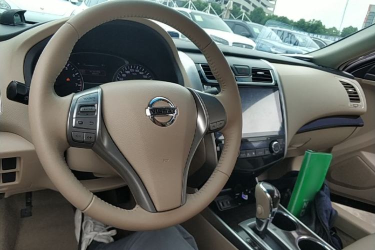 Used Nissan Teana 2013 2.0L XL Comfort Edition Center Console