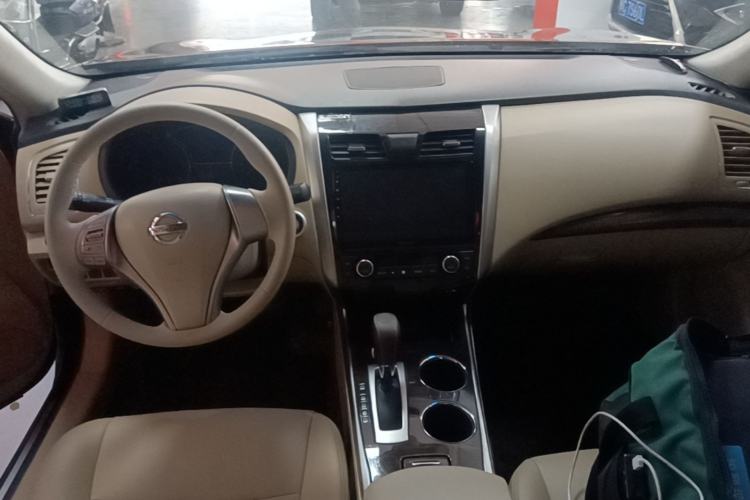 Used Nissan Teana 2013 2.0L XE Fashion Edition Center Console