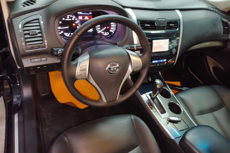 Used Nissan Teana 2013 2.0L XL Comfort Edition Center Console