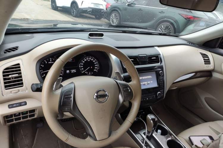 Used Nissan Teana 2013 2.5L XL Leading Edition Center Console