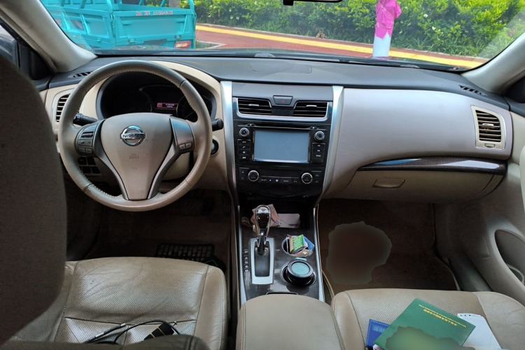 Used Nissan Teana 2013 2.0L XL Comfort Edition Center Console