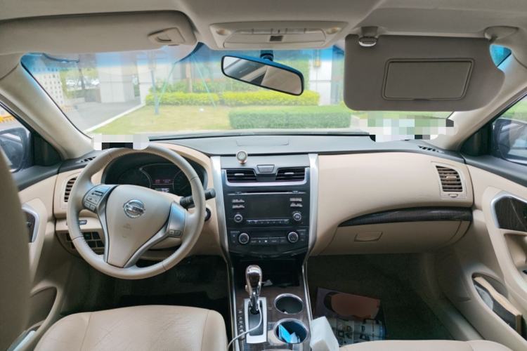 Used Nissan Teana 2013 2.0L XL Comfort Edition Center Console