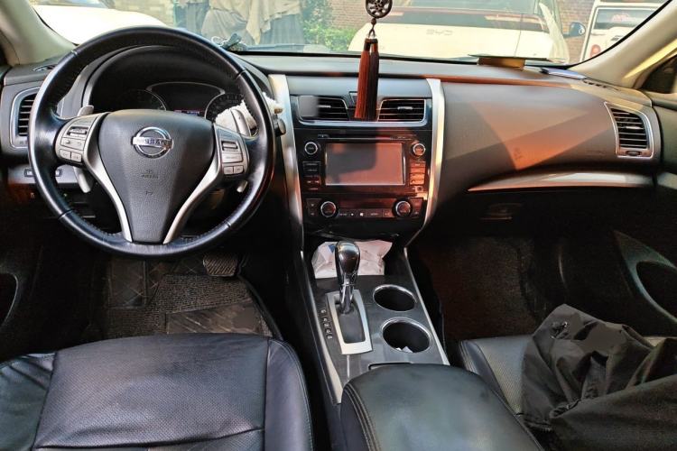 Used Nissan Teana 2013 2.5L XL-NAVI Tech Smart Enjoyment Edition Center Console