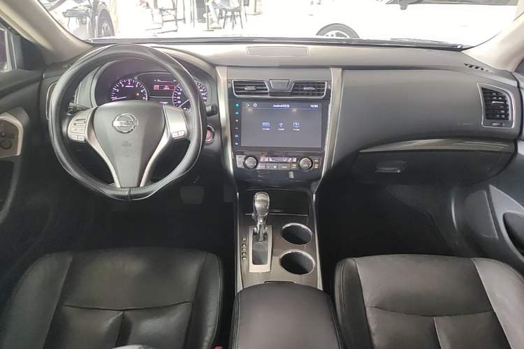 Used Nissan Teana 2013 2.0L XL Comfort Edition Center Console