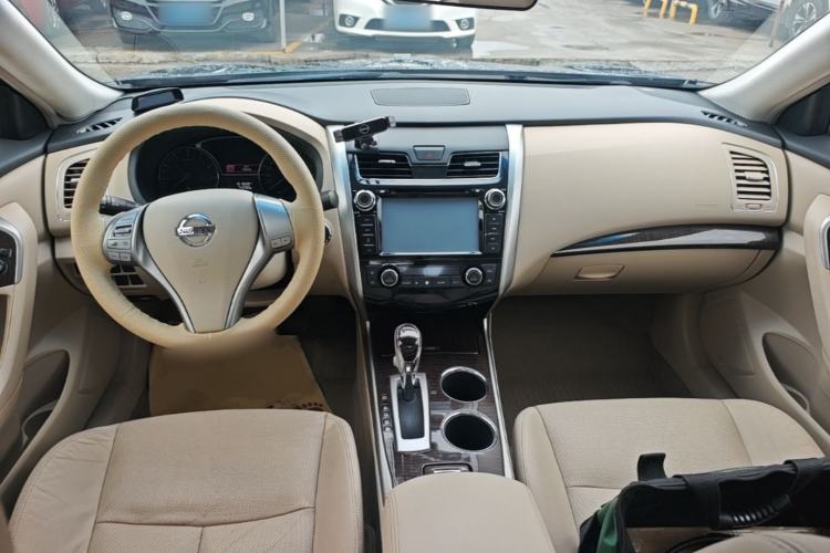 Used Nissan Teana 2013 2.0L XL Comfort Edition Center Console