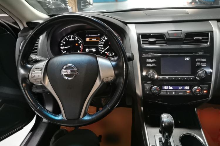 Used Nissan Teana 2013 2.0L XL Comfort Edition Center Console
