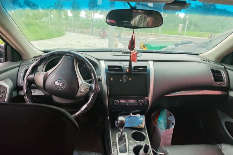 Used Nissan Teana 2013 2.0L XL Comfort Edition Center Console