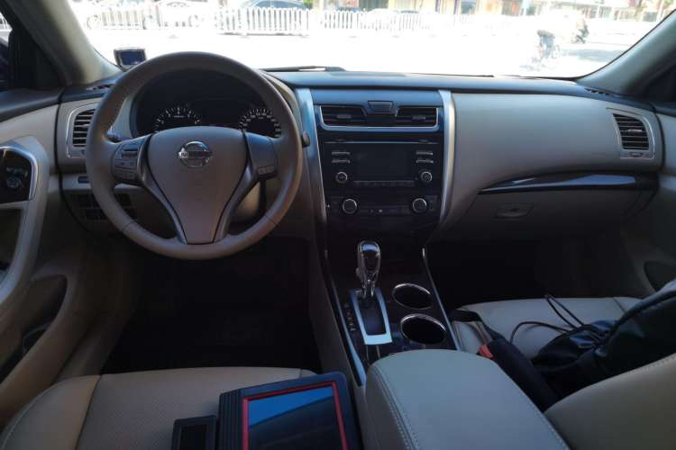 Used Nissan Teana 2013 2.0L XL Comfort Edition Center Console