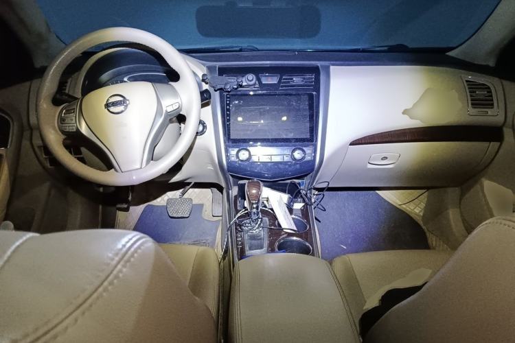 Used Nissan Teana 2013 2.0L XL Comfort Edition Center Console
