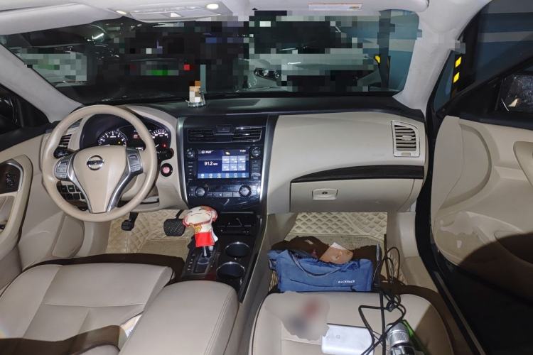 Used Nissan Teana 2013 2.0L XL Comfort Edition Center Console