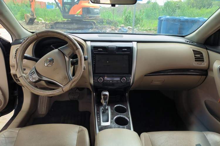 Used Nissan Teana 2013 2.0L XL Comfort Edition Center Console