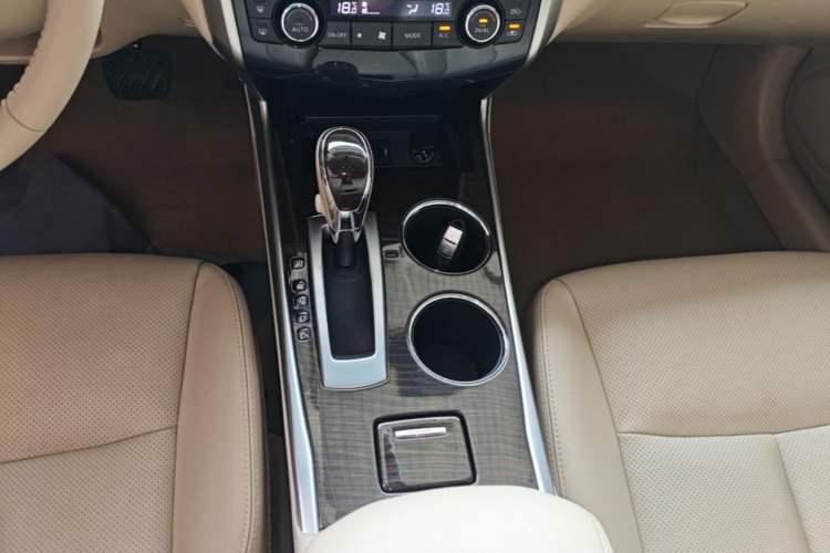 Used Nissan Teana 2013 2.0L XL Comfort Edition Gear Lever