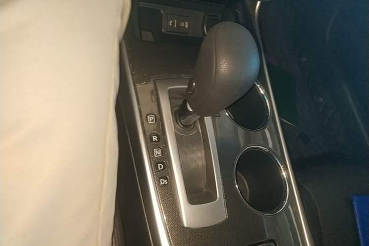Used Nissan Teana 2013 2.0L XL Comfort Edition Gear Lever