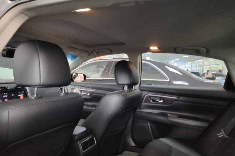 Used Nissan Teana 2013 2.5L XL Leading Edition Headliner