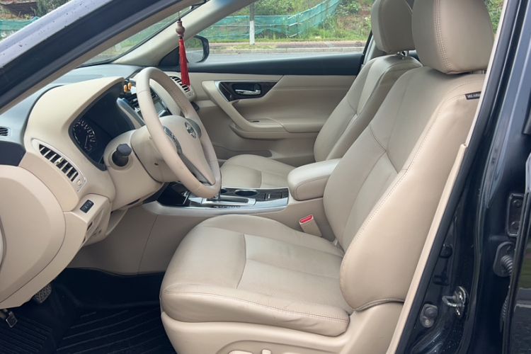 Used Nissan Teana 2013 2.0L XL Comfort Edition Interior 1