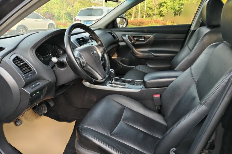 Used Nissan Teana 2013 2.0L XL Comfort Edition Interior 2