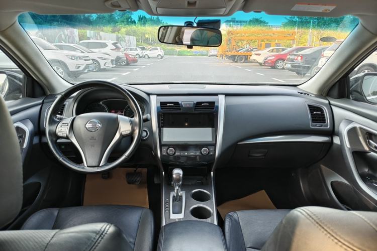 Used Nissan Teana 2013 2.0L XL Comfort Edition Interior 3