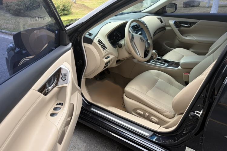 Used Nissan Teana 2013 2.0L XL Comfort Edition Interior 3