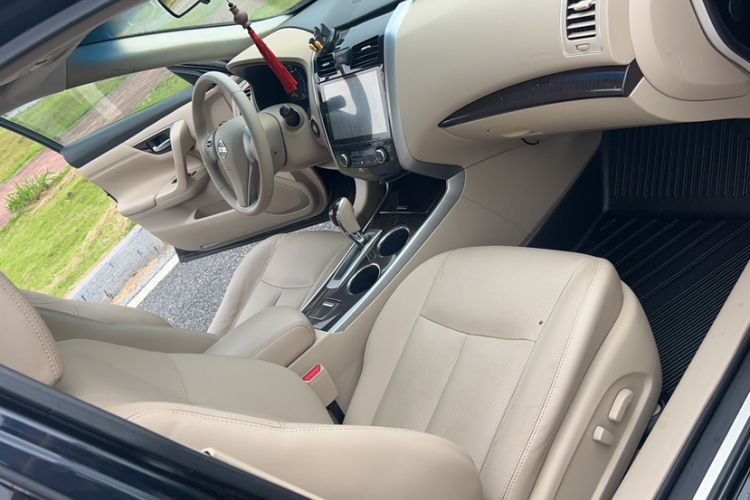 Used Nissan Teana 2013 2.0L XL Comfort Edition Interior 4