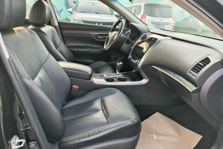 Used Nissan Teana 2013 2.0L XL Comfort Edition Interior 4