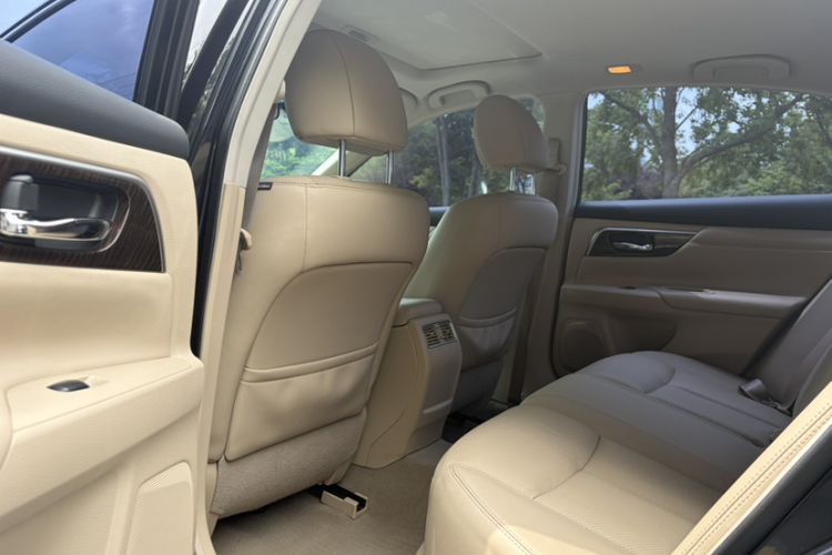 Used Nissan Teana 2013 2.0L XL Comfort Edition Interior 4
