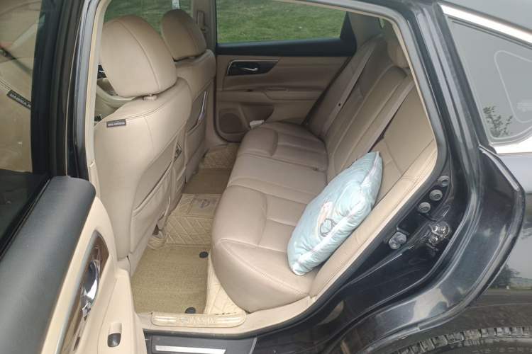 Used Nissan Teana 2013 2.0L XL Comfort Edition Interior 4