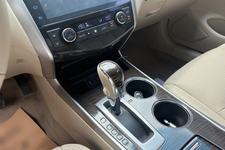 Used Nissan Teana 2013 2.0L XL Comfort Edition Interior 5