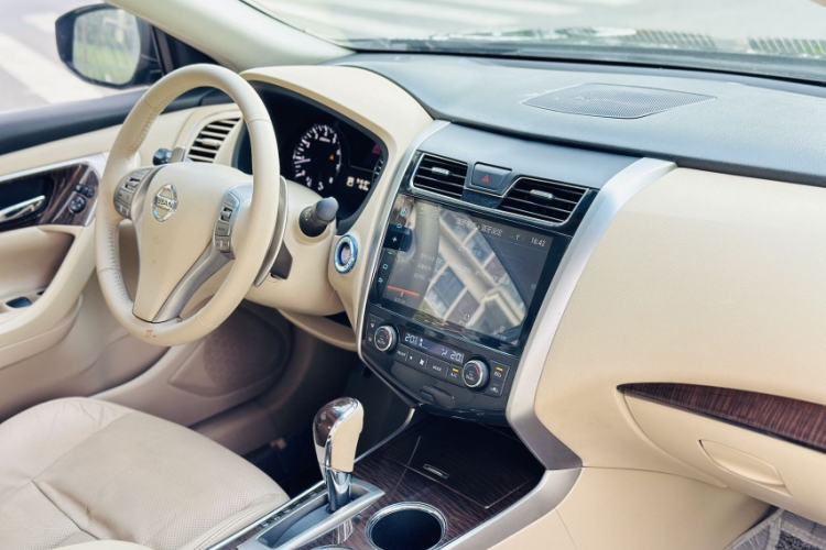 Used Nissan Teana 2013 2.5L XL Leading Edition Interior 6
