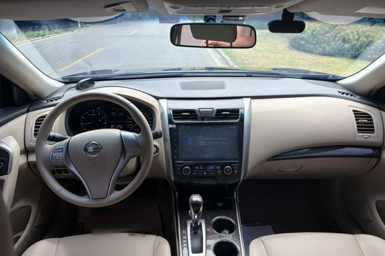 Used Nissan Teana 2013 2.0L XL Comfort Edition Interior 6