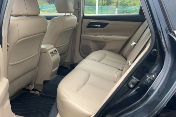 Used Nissan Teana 2013 2.0L XL Comfort Edition Interior 8