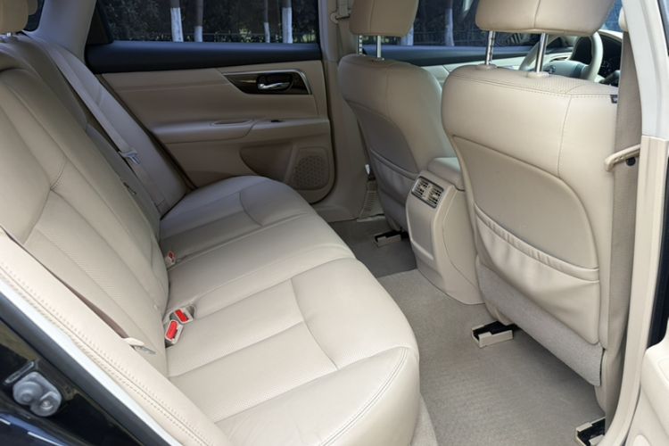 Used Nissan Teana 2013 2.0L XL Comfort Edition Interior 8