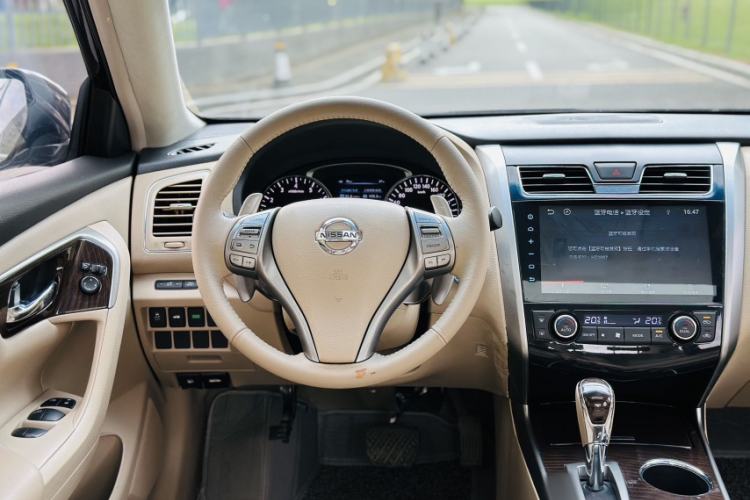 Used Nissan Teana 2013 2.5L XL Leading Edition Interior 9