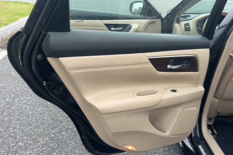 Used Nissan Teana 2013 2.0L XL Comfort Edition Interior 9