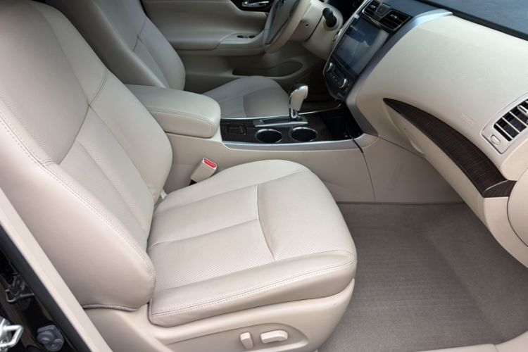 Used Nissan Teana 2013 2.0L XL Comfort Edition Interior 9