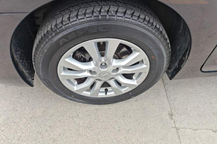 Used Nissan Teana 2013 2.0L XL Comfort Edition Left Front Wheel Hub