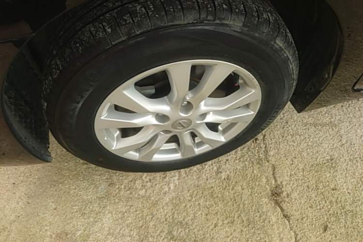 Used Nissan Teana 2013 2.0L XL Comfort Edition Left Front Wheel Hub