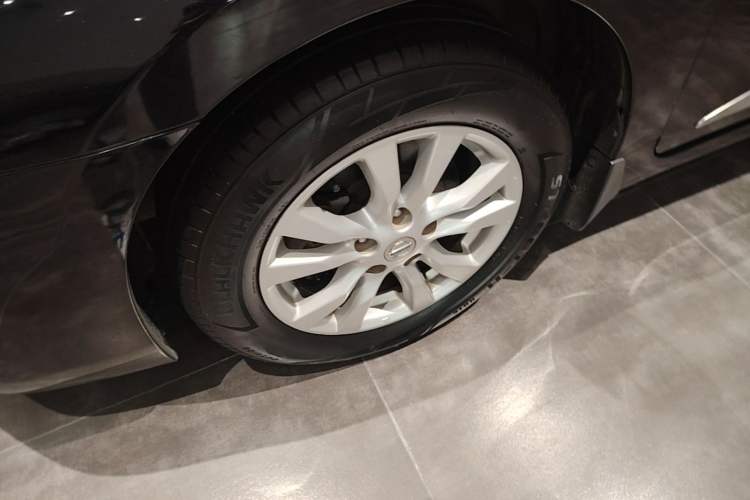 Used Nissan Teana 2013 2.0L XL Comfort Edition Left Front Wheel Hub