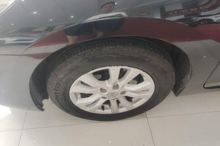 Used Nissan Teana 2013 2.0L XL Comfort Edition Left Front Wheel Hub