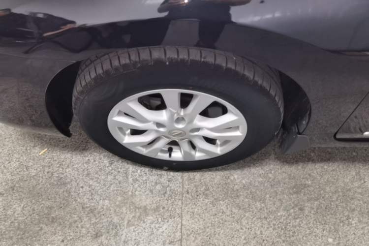Used Nissan Teana 2013 2.0L XL Comfort Edition Left Front Wheel Hub